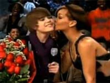 Rihanna turns down ‘too young’ Justin Bieber date