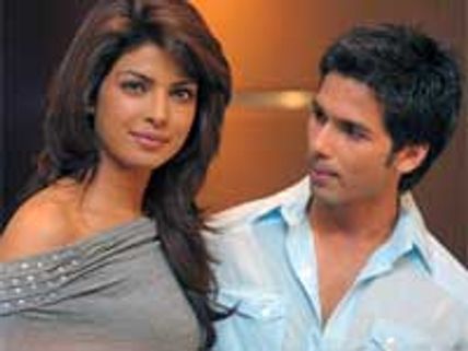 Shahid pleads Priyanka to get back to him 