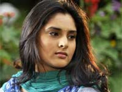 Munirathna intervenes to end Ramya-Ganesh's fight