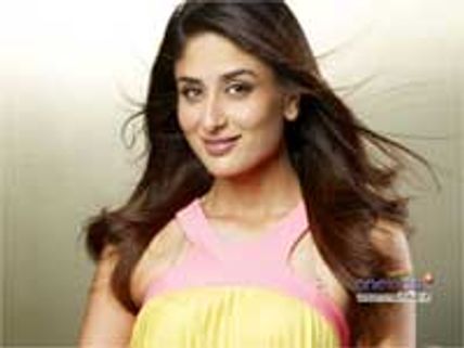 Kareena angry with Deepika