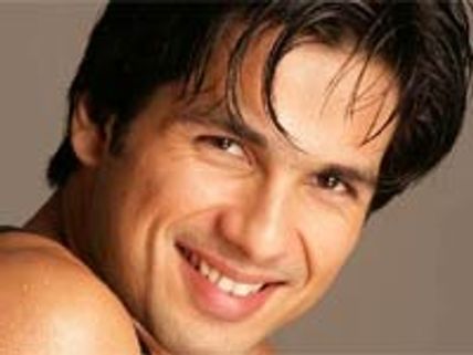 Shahid spotted with MTV VJ at nightspot