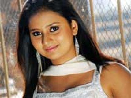 Amoolya returning to screen with Manasalogy