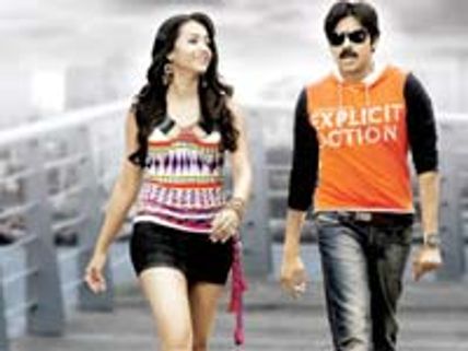 Teen Maar rakes in 9 cr plus on opening day