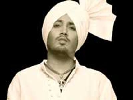 Mika sings at midnight for Mausam