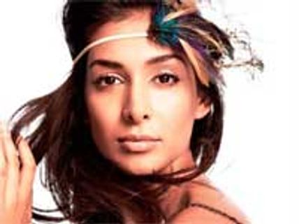 Preeti Desai troubled with Gujarati accented Hindi 