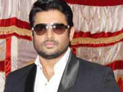 Madhavan turns cop for Vettai