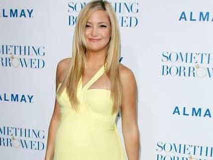 Pregnant Kate Hudson makes it to Something Borrowed premiere
