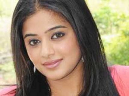 Priyamani busy wrapping up her 2 Kannada projects 