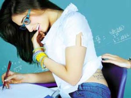 Tamanna's top lifting scene invites trouble