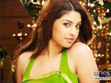 Richa replaces Andrea in Selva's Erandam Ulagam