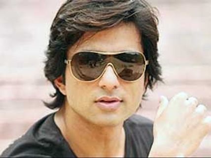 Sonu Sood flaunts his strong body for PETA