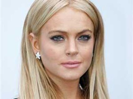 Lindsay Lohan tweets stalker's picture