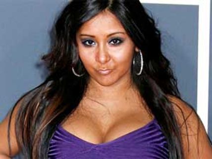 Snooki in trouble after crashing into police car