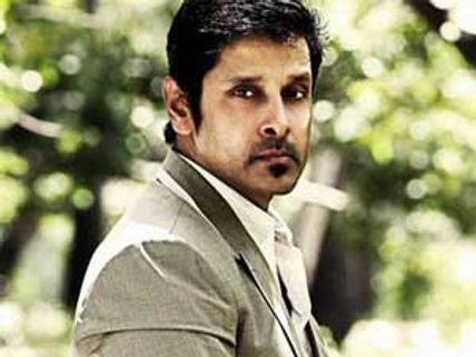 Vikram playing dual role in Vendhan