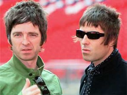 Noel Gallagher  wants his brother to attend his wedding