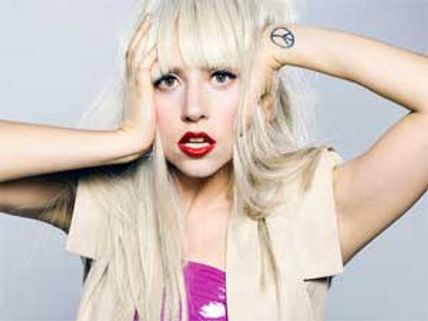 Lady Gaga suffers wardrobe malfunction 