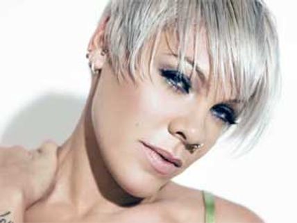 Pink takes 5-day-old baby to the beach