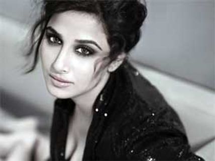 Vidya Balan spoils her skin in a bathtub