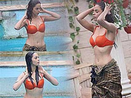 Mallika thinks Vidya is the hottest