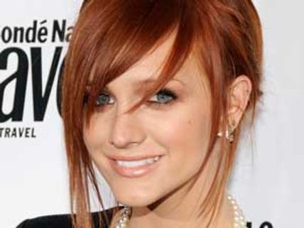 Ashlee Simpson gets cozy with Vincent Piazza