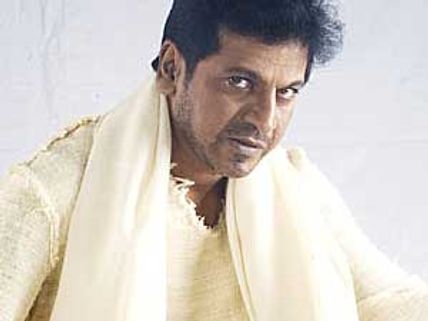 Shivaraj Kumar kick starts R Chandru's Ko Ko shooting
