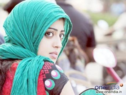 Pranitha feels great working with Shashank 