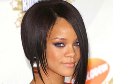 Rihanna falls while performing on stage