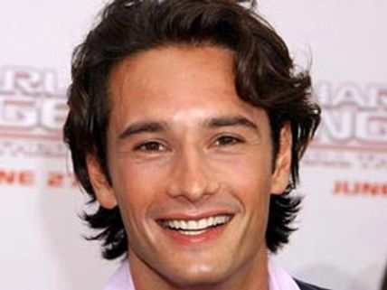 Rodrigo Santoro playing Jennifer Lopez's hubby