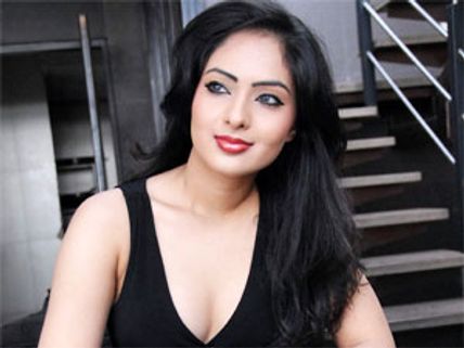 Nikesha Patel shooting for Varadanayaka with Chiru