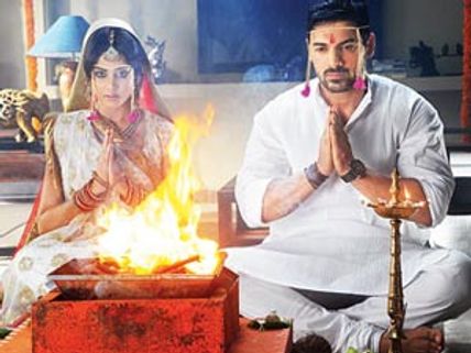John Abraham-Genelia D'Souza are not married