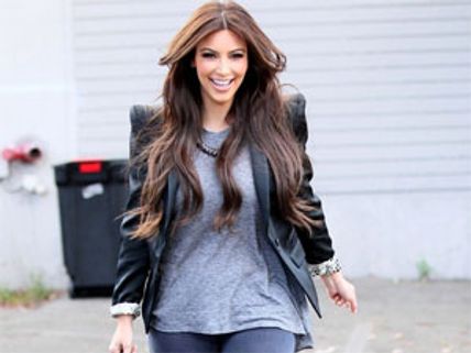 What kind of wedding dress Kim Kardashian is looking for?