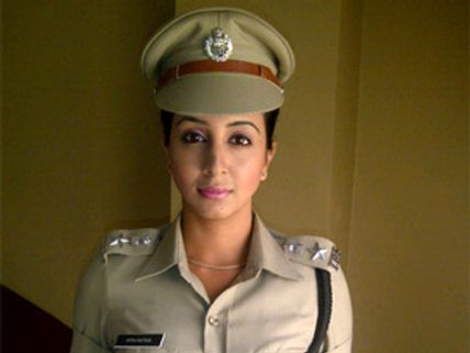 Sanjjanaa playing an IPS officer in The King 2
