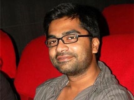 Simbu denies approaching Nayantara for item song