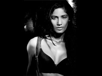 Poonam Pandey offered 2 crores to strip on Bigg Boss 5?