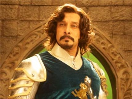 Vikram turns gym instructor for Rajapattai