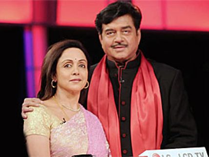 Hema Malini plays KBC Bhojpuri