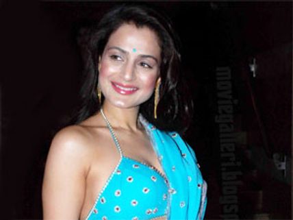 Ameesha ropes in Priyadarshan for her next film
