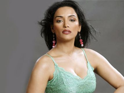 Swetha Menon opposes ban on cinematic dance  in schools