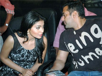 Salman Khan getting close to Shreya Saran?
