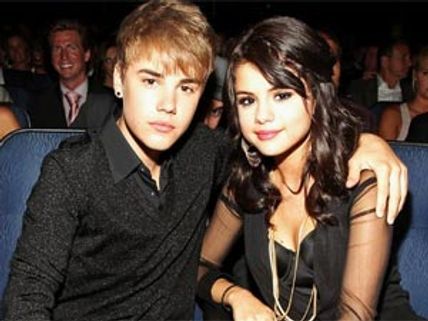 Justin Bieber splits from Selena Gomez