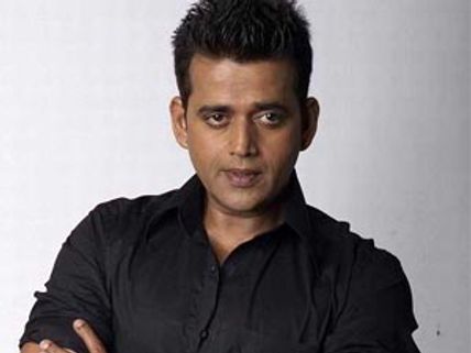 Ravi Kishan goes full monty