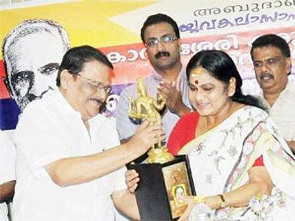 KPAC Lalitha receives Kambiserry Karunakaran award