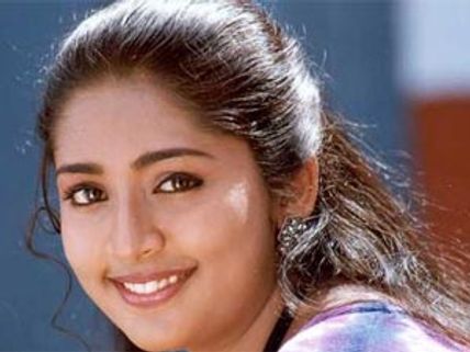 Navya Nair to judge reality show 'Dance Dance'