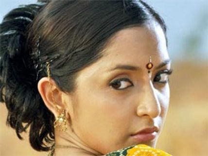 Niveditha defends kissing scene in Markandeyan!