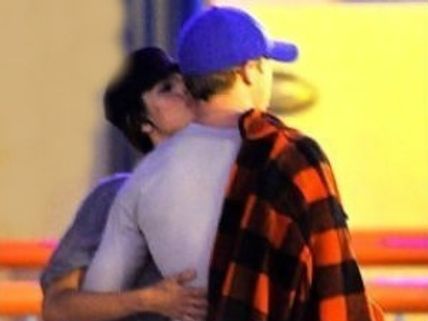 Eva Mendes caught kissing Ryan Gosling at Disneyland