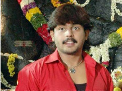 Kannada actor Deepak escapes boat accident in Bangkok