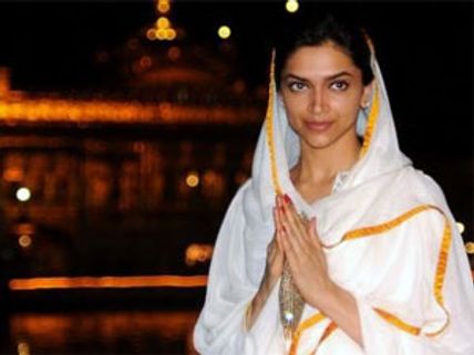 Deepika Padukone prays for peace at the Golden Temple