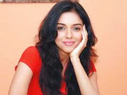 Malayali kutty Asin celebrates Onam in Mumbai