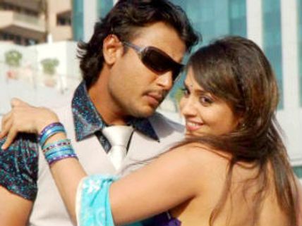 Nikitha denies being troublemaker in Darshan's life