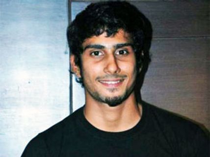Prateik Babbar drops his inhibitions and pants too!